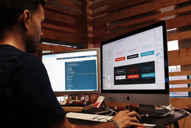 A man seeing the Web Design SEO Checklist on his desktop.